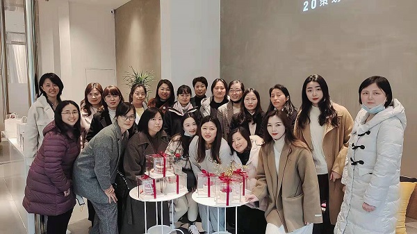 巧手做烘焙，甜美好时光——地产集团工会进行妇女节主题烘焙活动